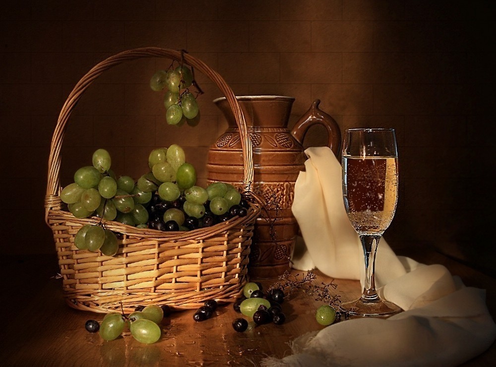 Trauben und ein Krug