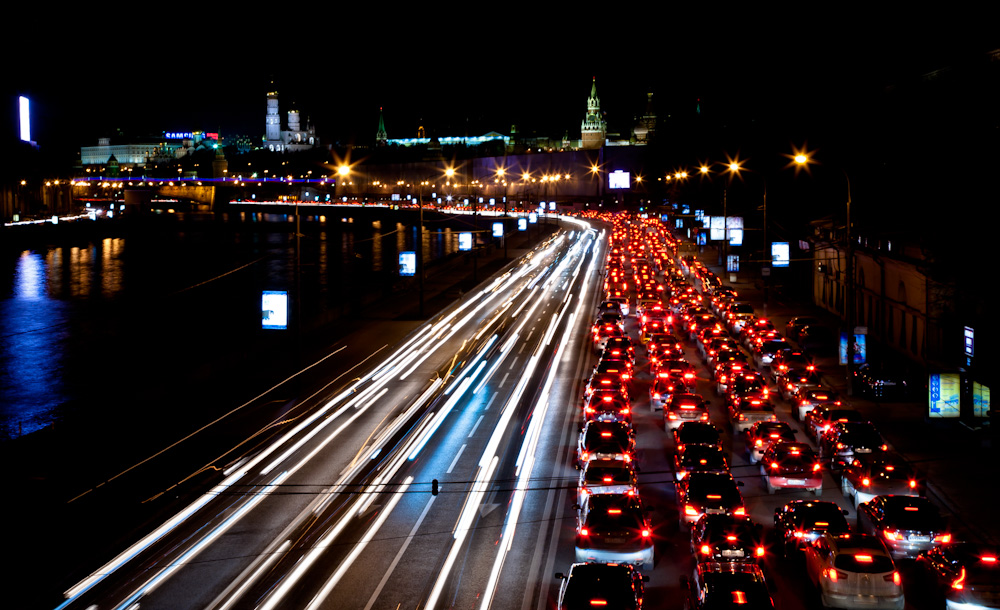 Das rote Gesicht, Weiße Fliege