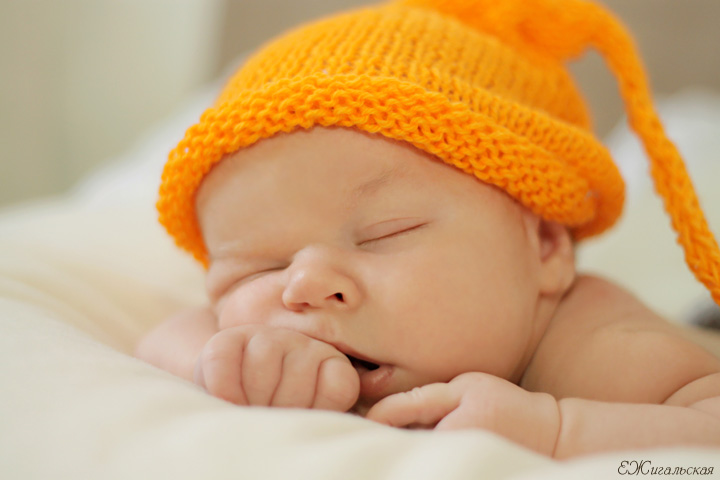 Und die orangefarbene Kappe.