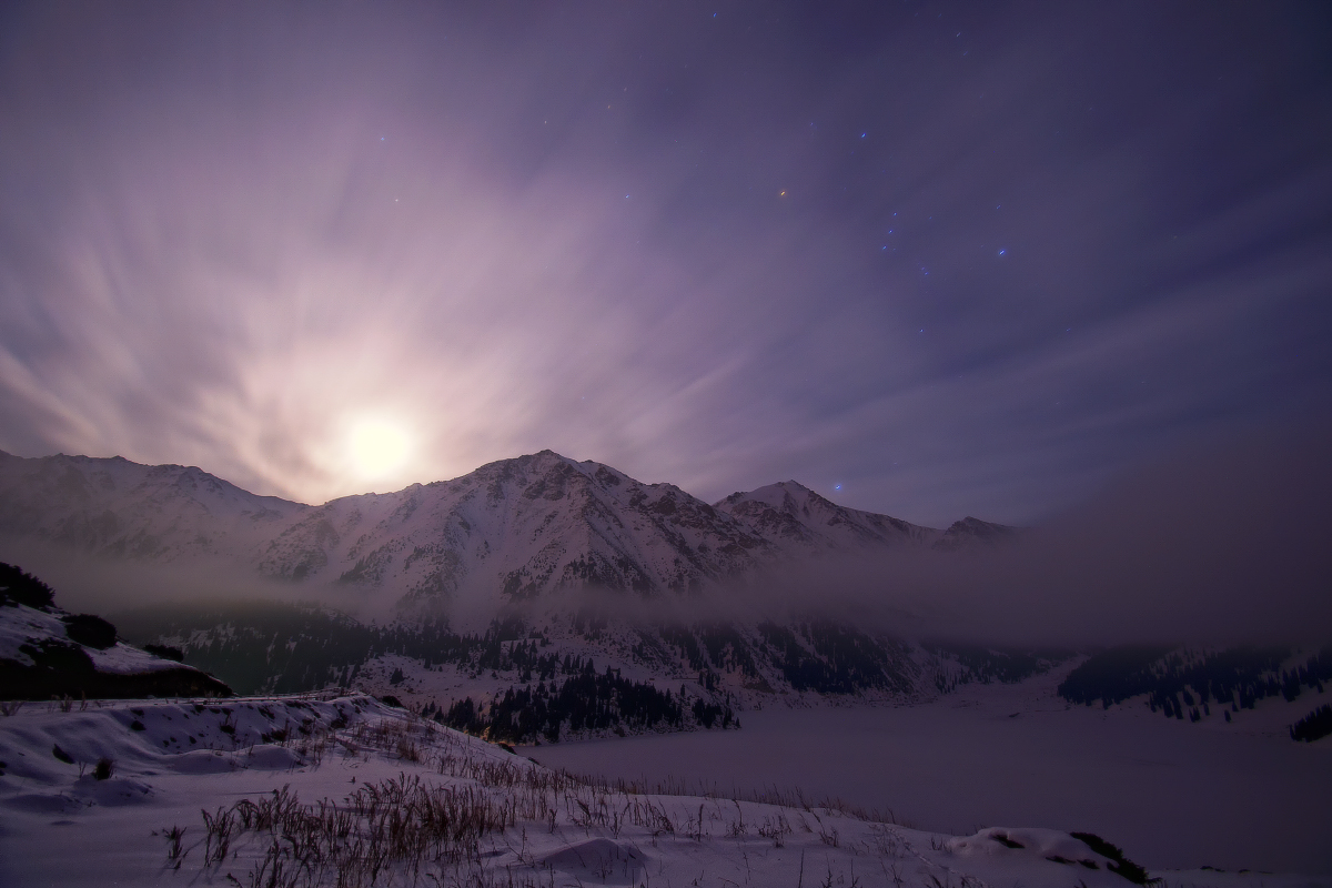 Nachts im Big Almaty-See