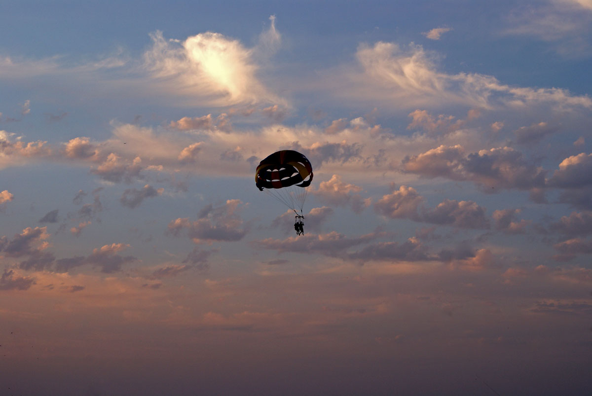 In den Himmel, und spricht nur über das Meer und den Sonnenuntergang
