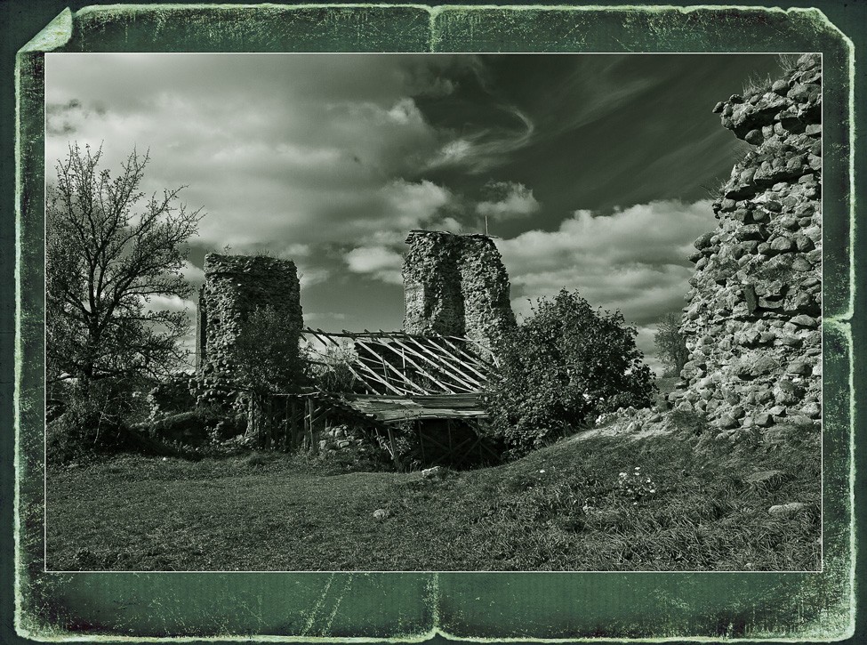 Die Mauern des Schlosses Krevo