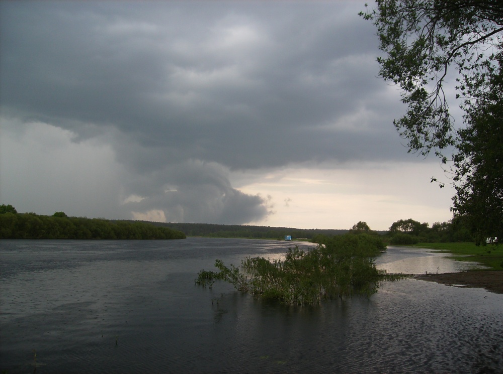 Wolke auf dem Fluss