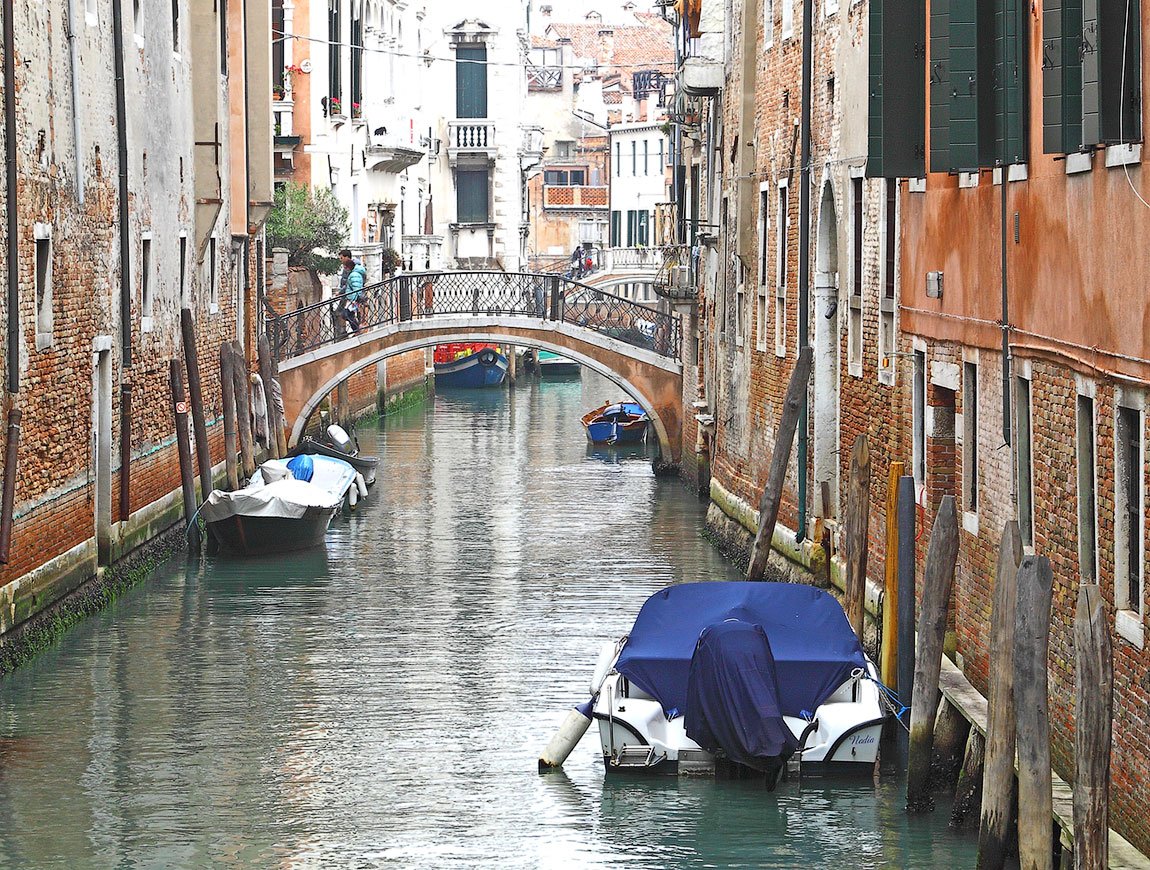 Jetzt lassen Sie das Wasser trübe. Kommen Sie, wenn die Flut wird das Wasser klar, türkis.