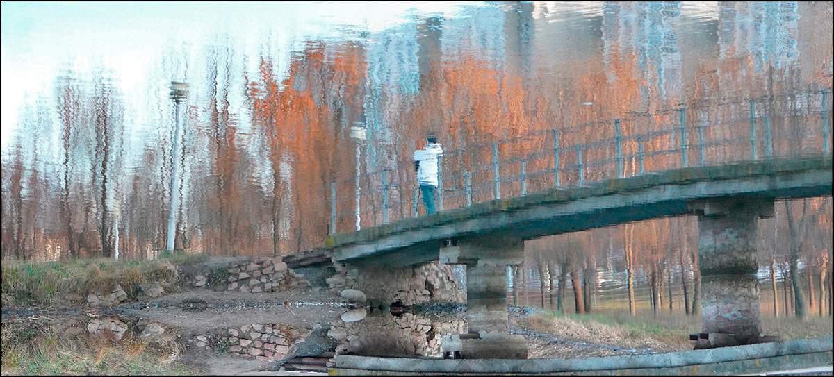 spiegelt sich in den Fluss