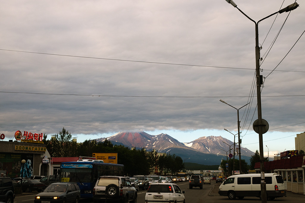 "Die Wolken stiegen über der Stadt"
