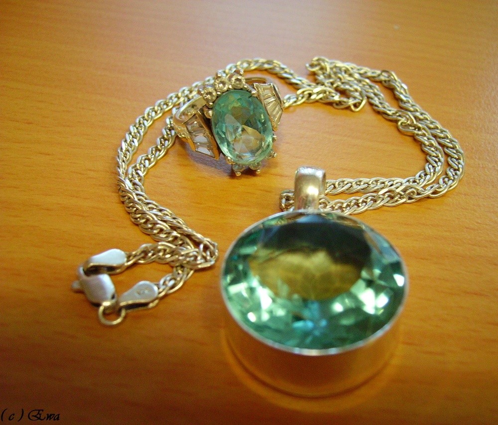 Tränen eines Engels oder blauer Topas.