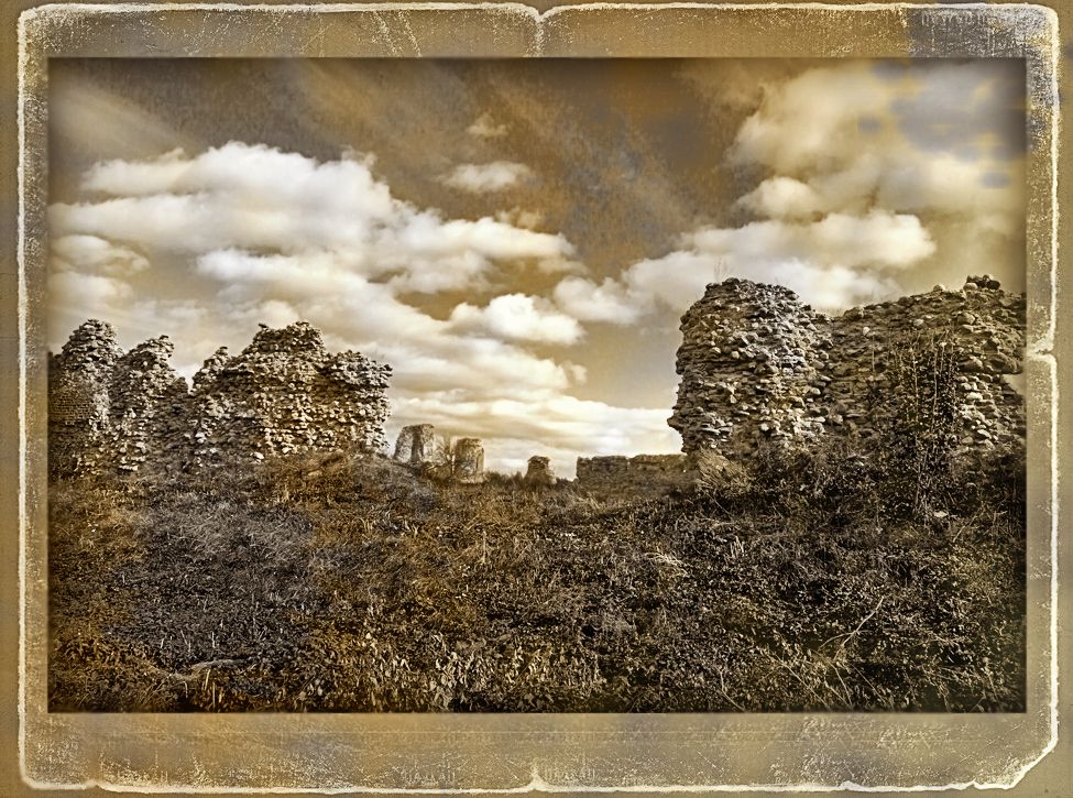 Die Mauern des Schlosses Krevo