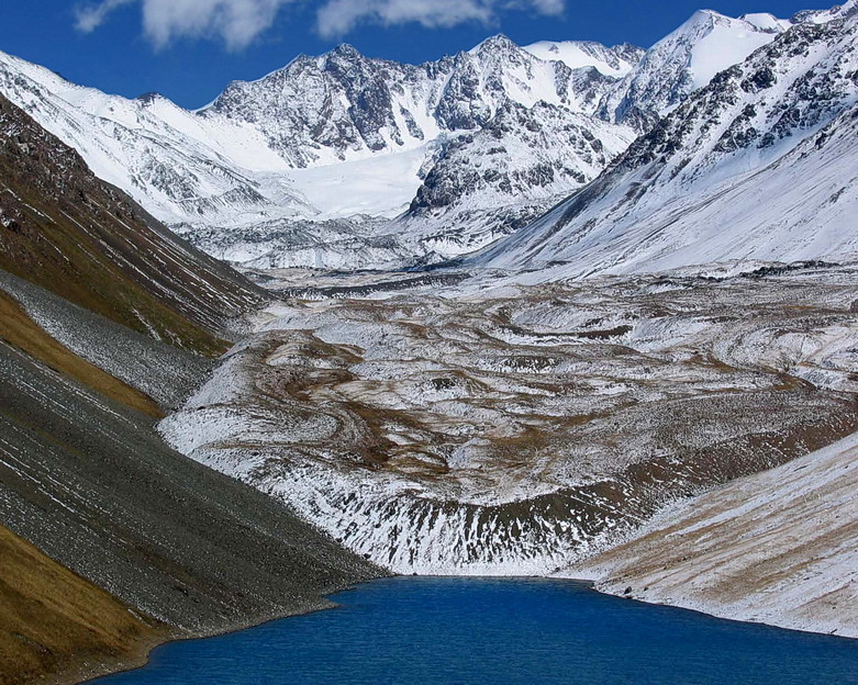 Der schneeweiße Krone des Sees