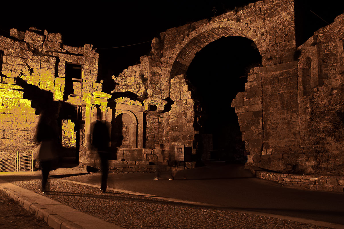 Nacht in den Ruinen des Imperiums