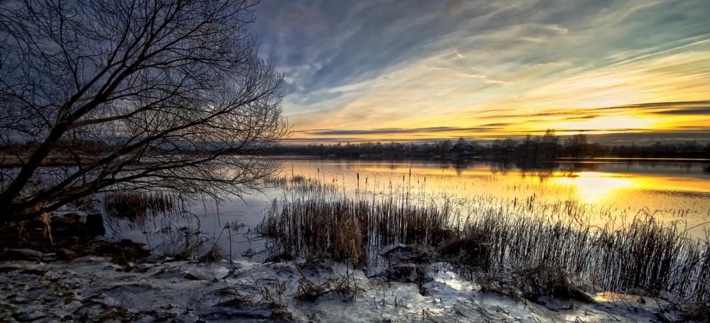die Magie des winterlichen Sonnenuntergang