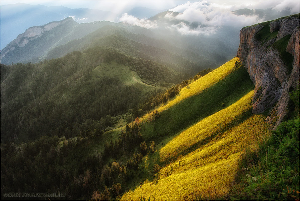 Sonnenuntergang auf dem Gebirge