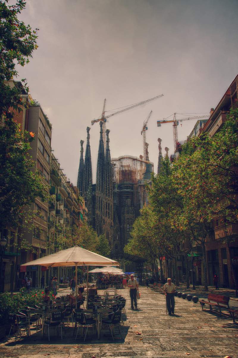 _Avenida de Gaudi_