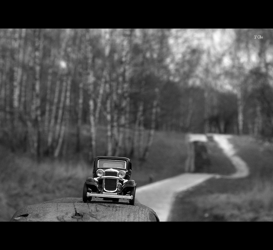 Stirlitz wurde nach Berlin. Er ging zur Arbeit.