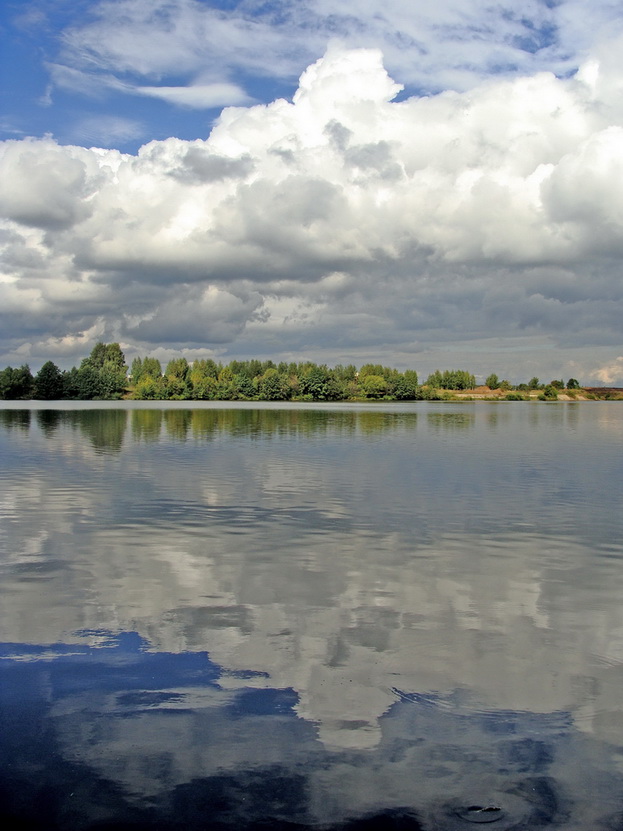 Weiße Boote, um uns aus der Ferne.