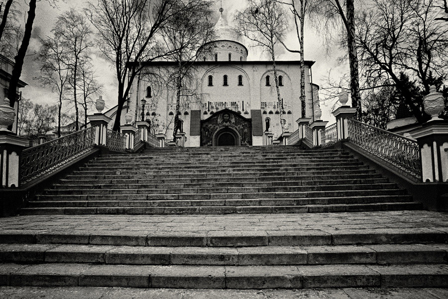 Der Weg zur Kirche - 1