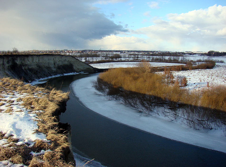 Auf einem steilen Ufer