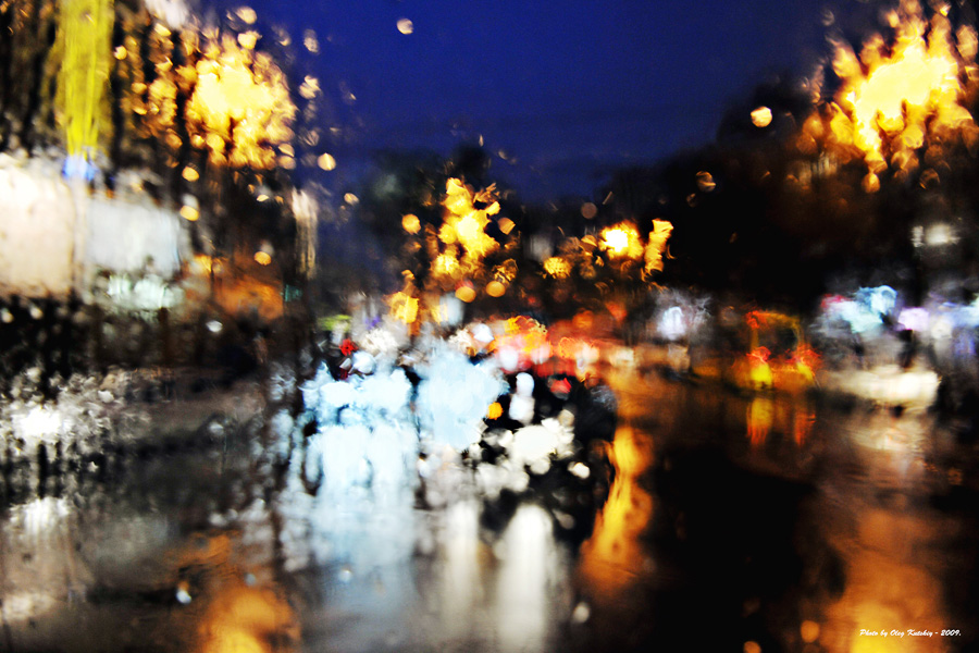 Nachts ist die Straße.