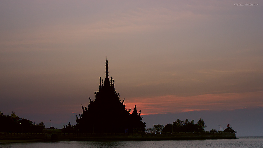 Sonnenuntergang über der Wahrheit