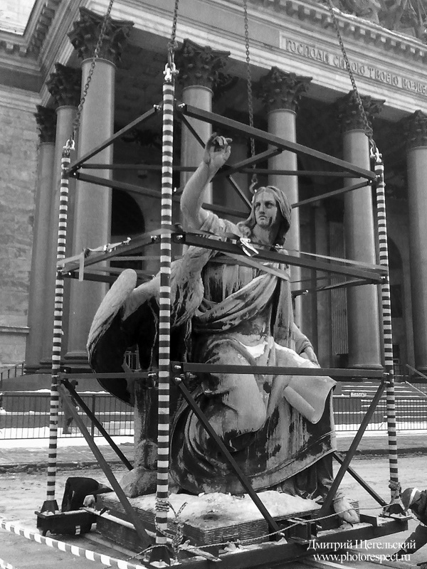 Engel in einem Käfig