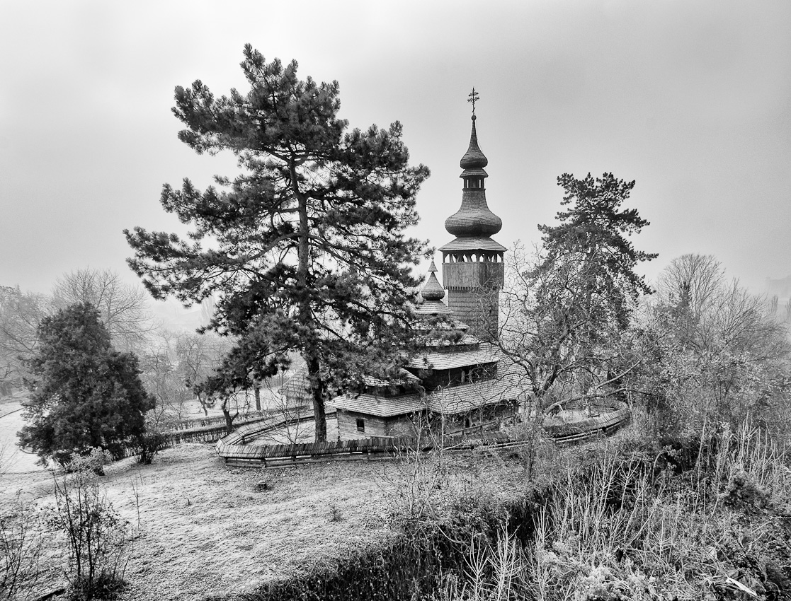 Die Kirche des Dorfes Schelestowo