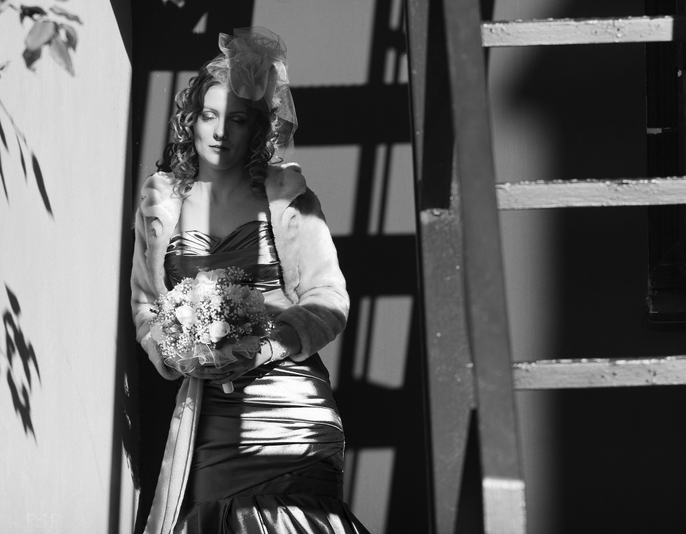 Die Braut in orange Kleid