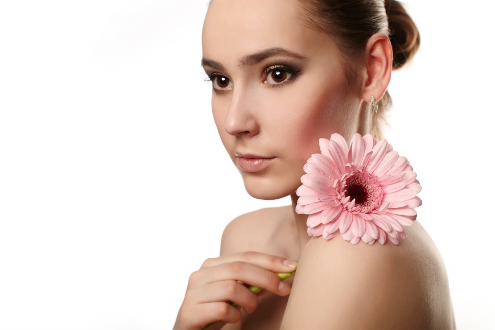 Devushka s tsvetkom