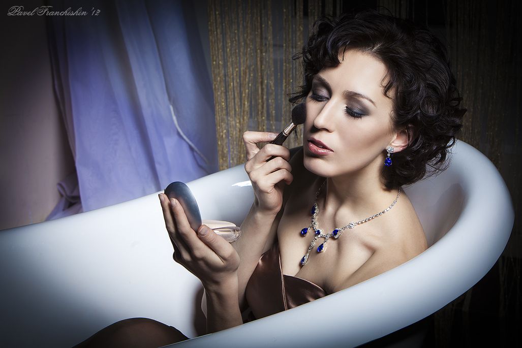 Das Mädchen im Badezimmer.