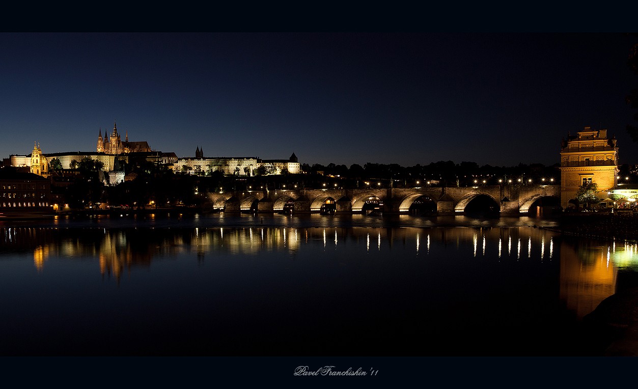 Prag in der Nacht