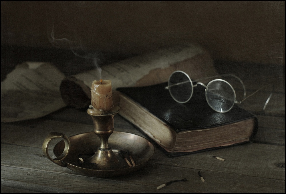 erlischt mit einer Kerze