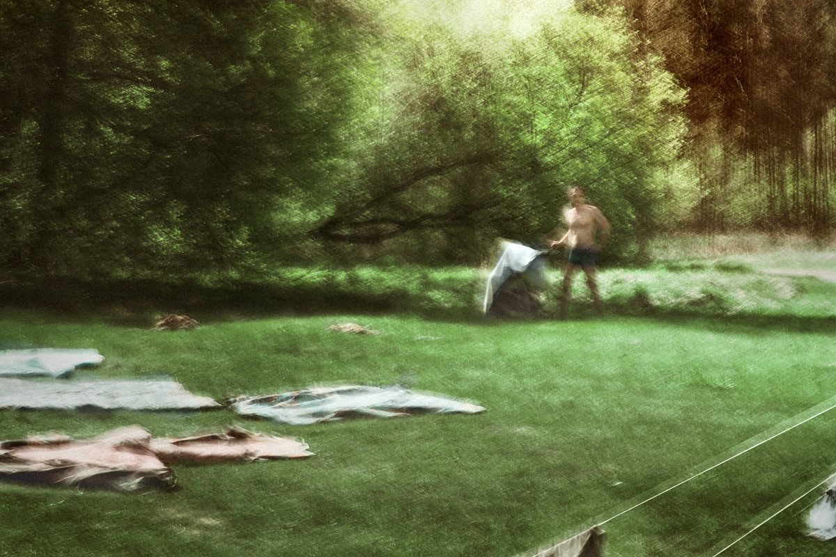 Ein Mann mit einem Beiwagen