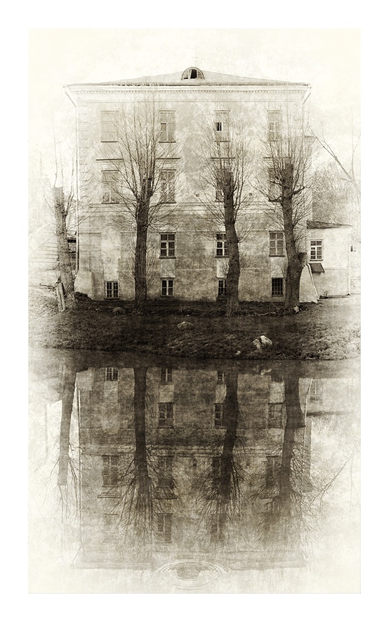 Ein Haus mit einer Reflexion