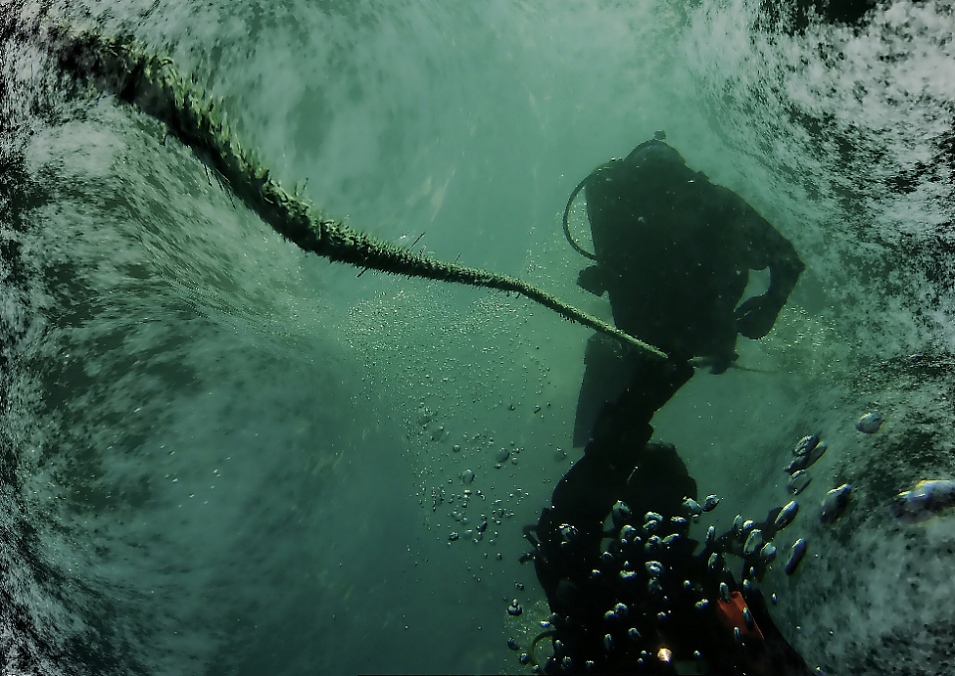 Vorne und unten, und es ...