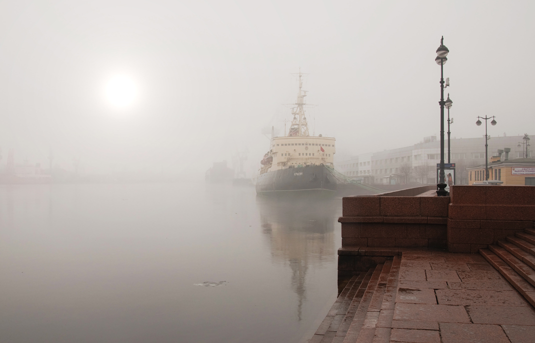 Nebel über dem Leutnant Schmidt-Kai