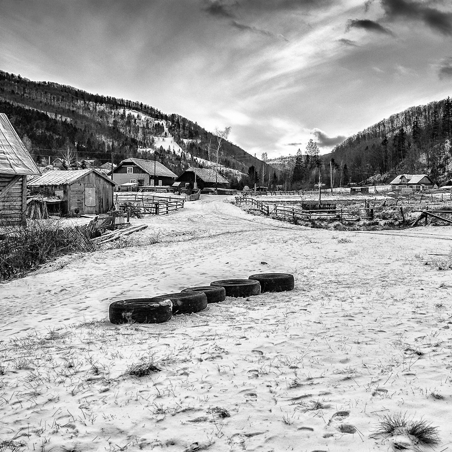 Karpaten-Dorf. Abend