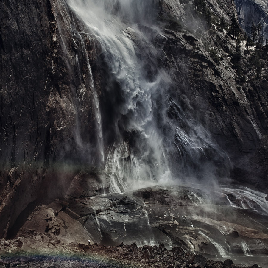 Wasserfall und ein Mann