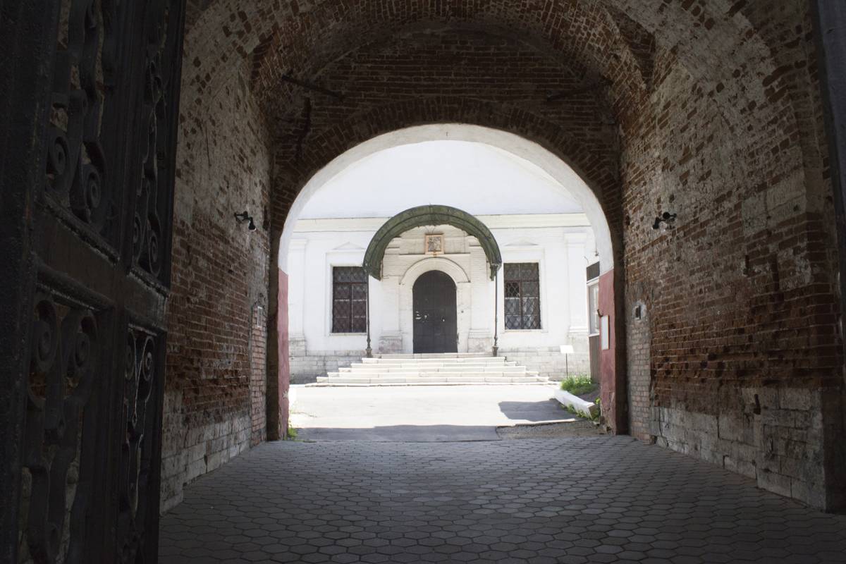 Высокопетровский монастырь. Вход