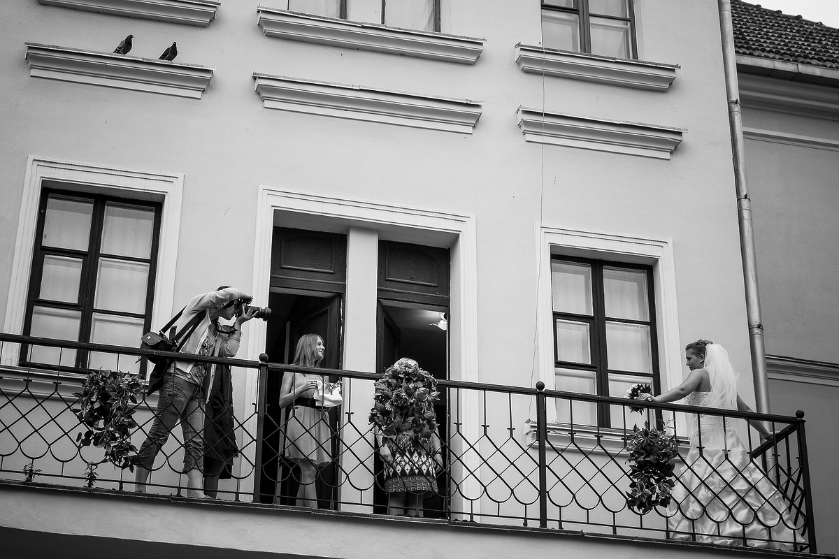 "конвеер" на "загсовом" балкончике