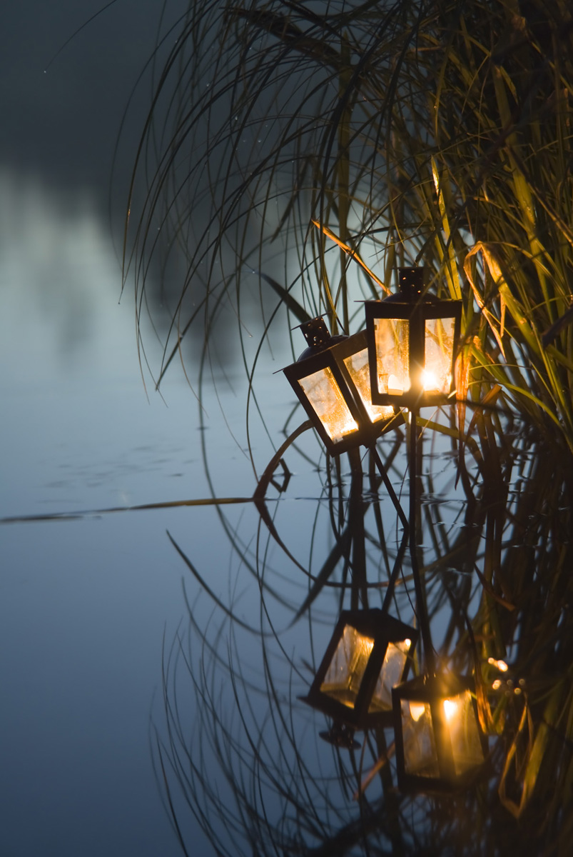 Lichter über dem Wasser