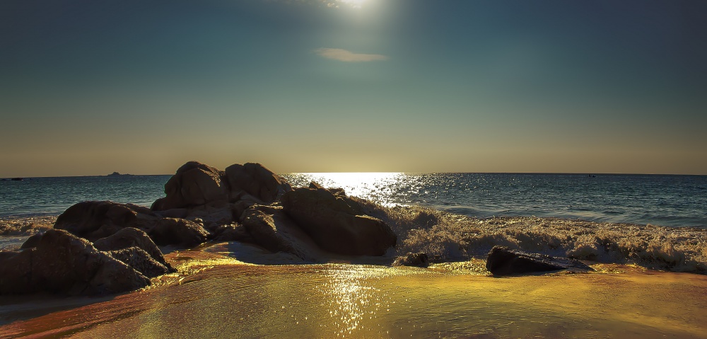 Eine Welle der Liebe mit dem Strandsand ...