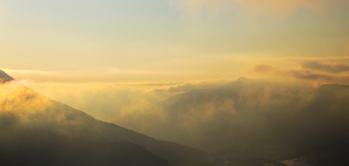 In einer Wolke von Sonnenuntergang
