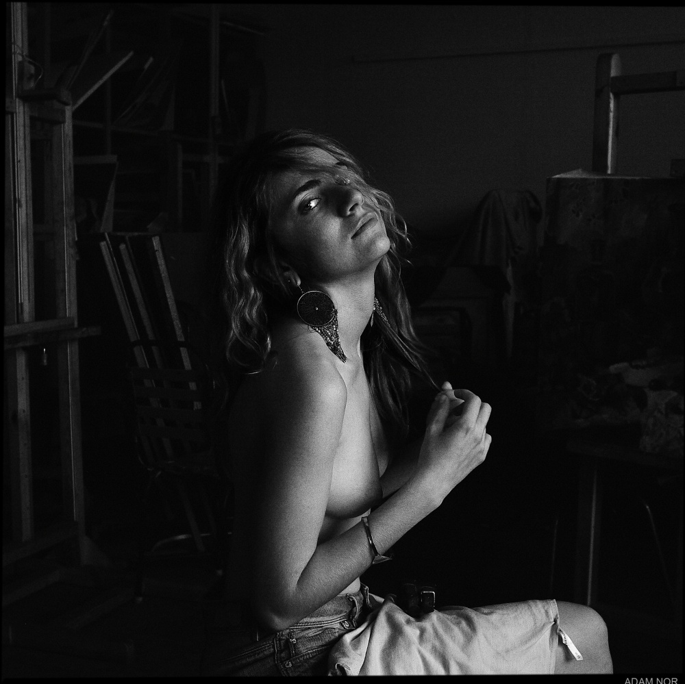 Der Künstler ist immer allein - wenn es ein Künstler ist.