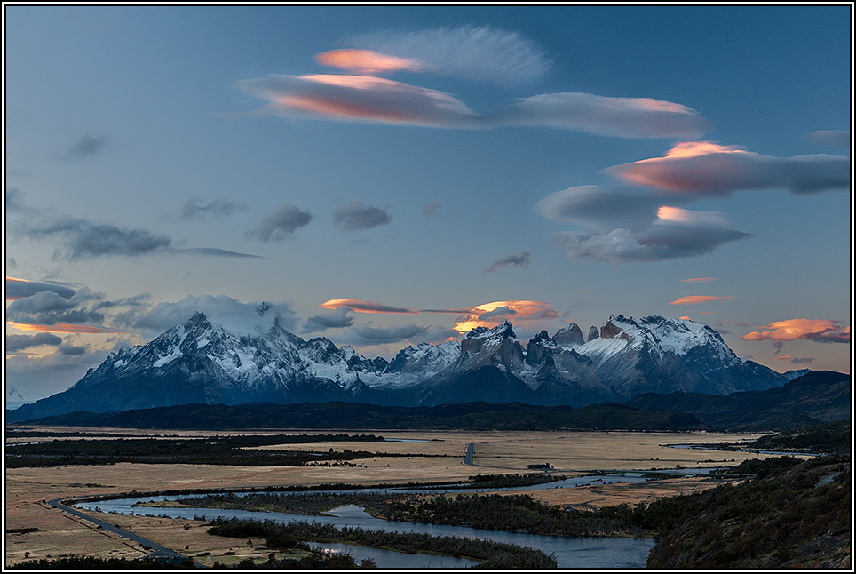 UFO über einer Herde von Paine Grande