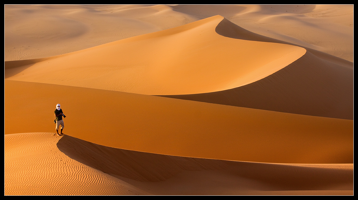 Die warme Farbe der Sahara ....