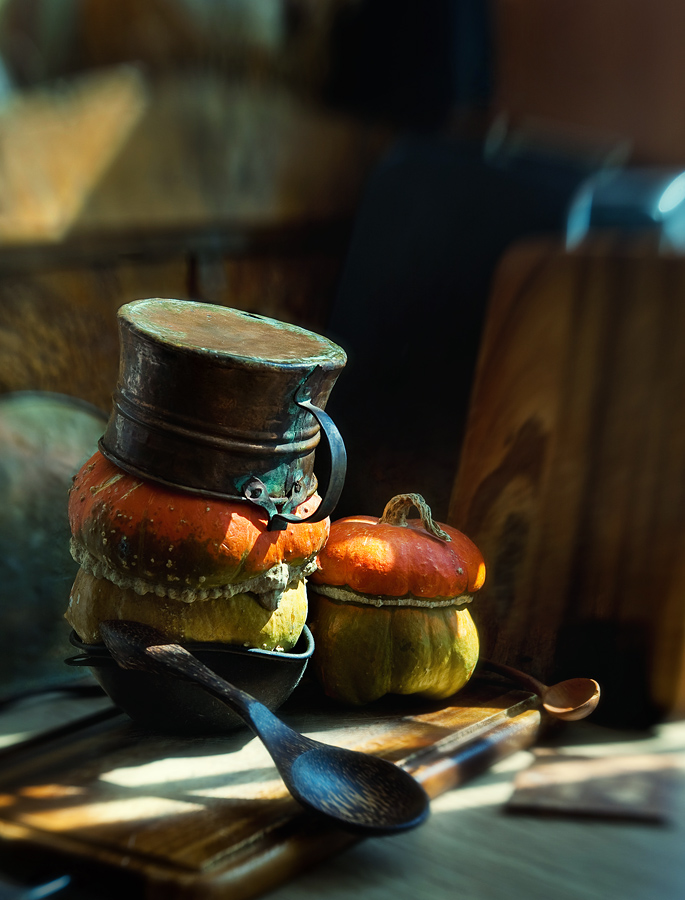 Studieren mit einer Kupfer-Eimer.