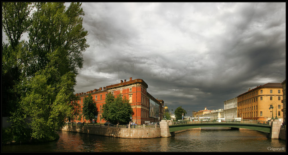 Река Мойка возле Новой Голландии. Вид на здание Флотского экипажа