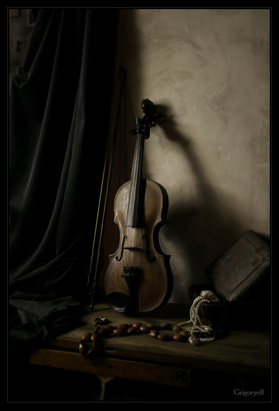 Fiddle und Perlenschmuck-Box mit einer billigen