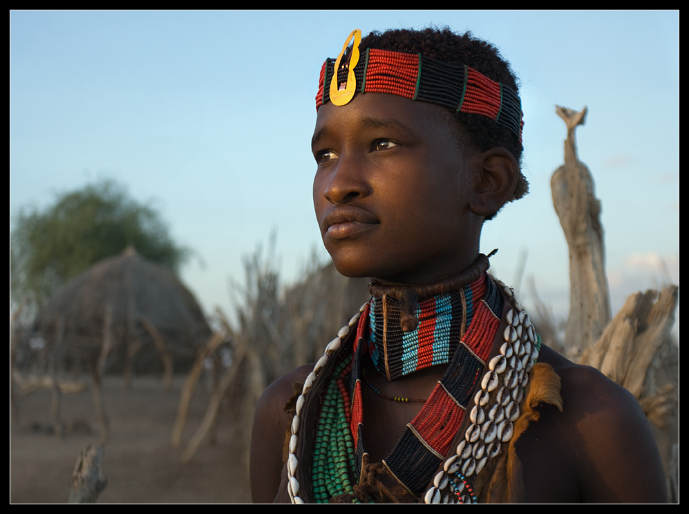 Mädchen Hamer Stammes ....