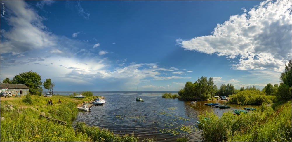Ansicht der Wolke aus dem See. Ladoga