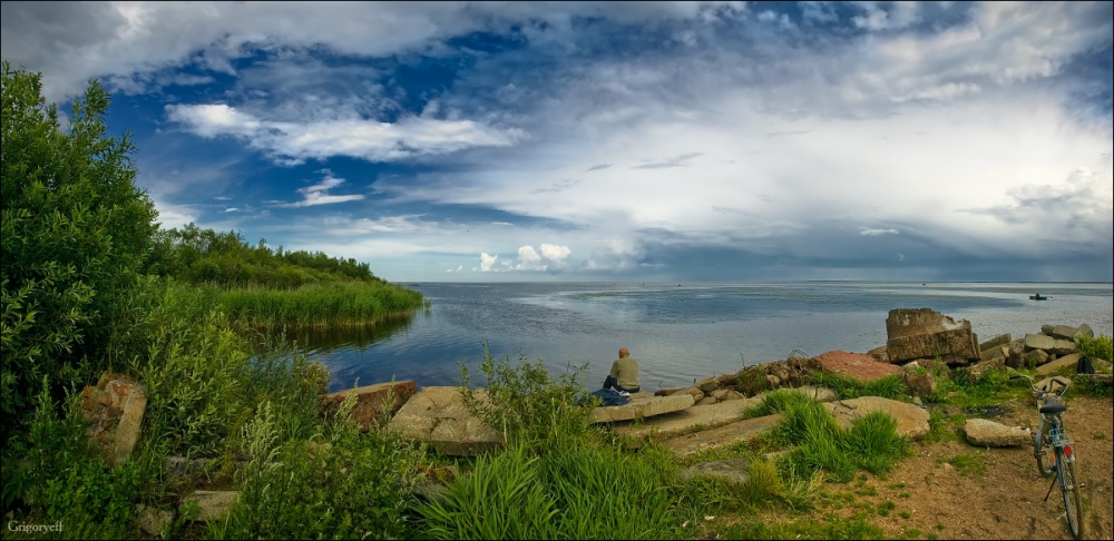 Der alte Mann saß am See